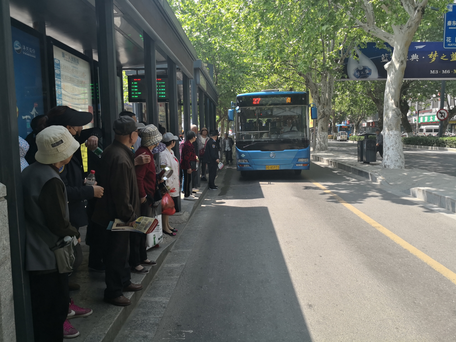 公交集團加強白虎山廟會(huì )現場(chǎng)安全管理  確保市民安全出行